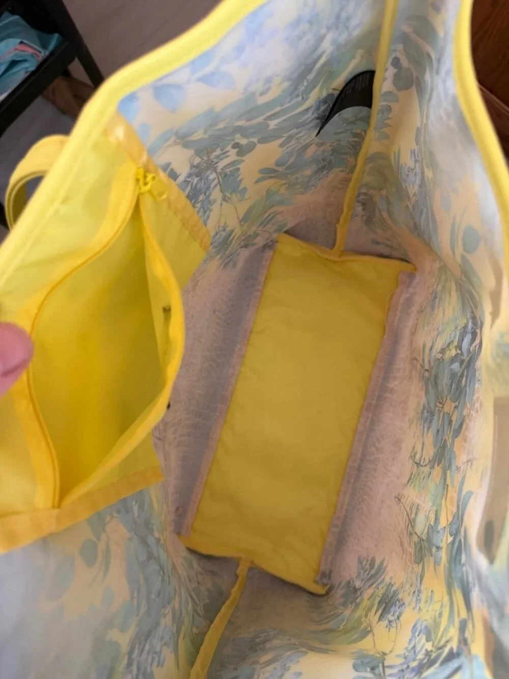 Bebe Limited Edition Spring Garden Beach Tote Bag With Floral Design Yellow Hand